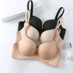 Women's seamless bra without underwire