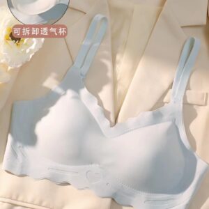 Non-underwire bra with thin moulded cups and fixed straps