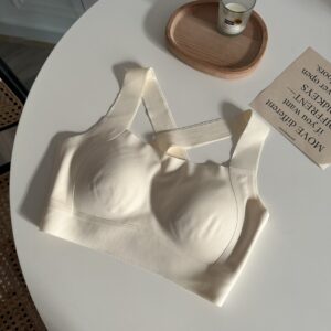 Seamless shaping comfort bra